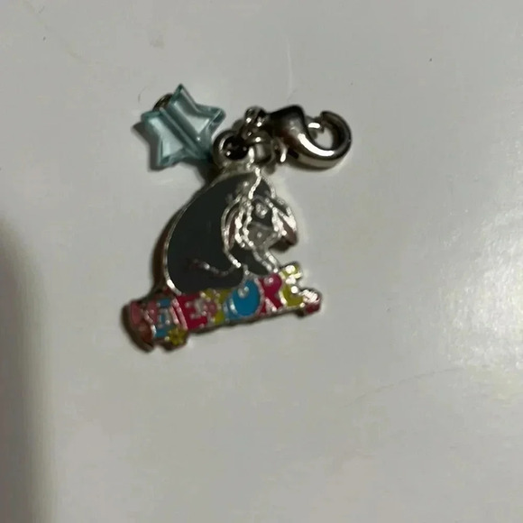 Winnie the Pooh and Eeyore charms - Picture 3 of 3